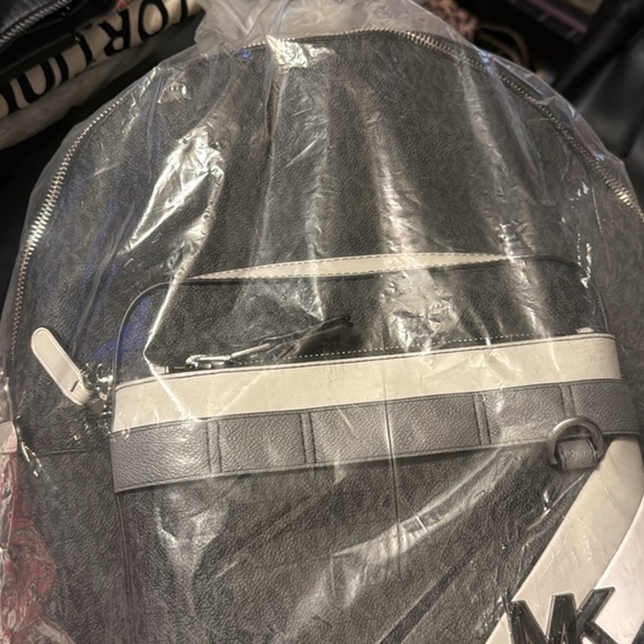 Xl large Michael Kors Backpack - Picture 2 of 3